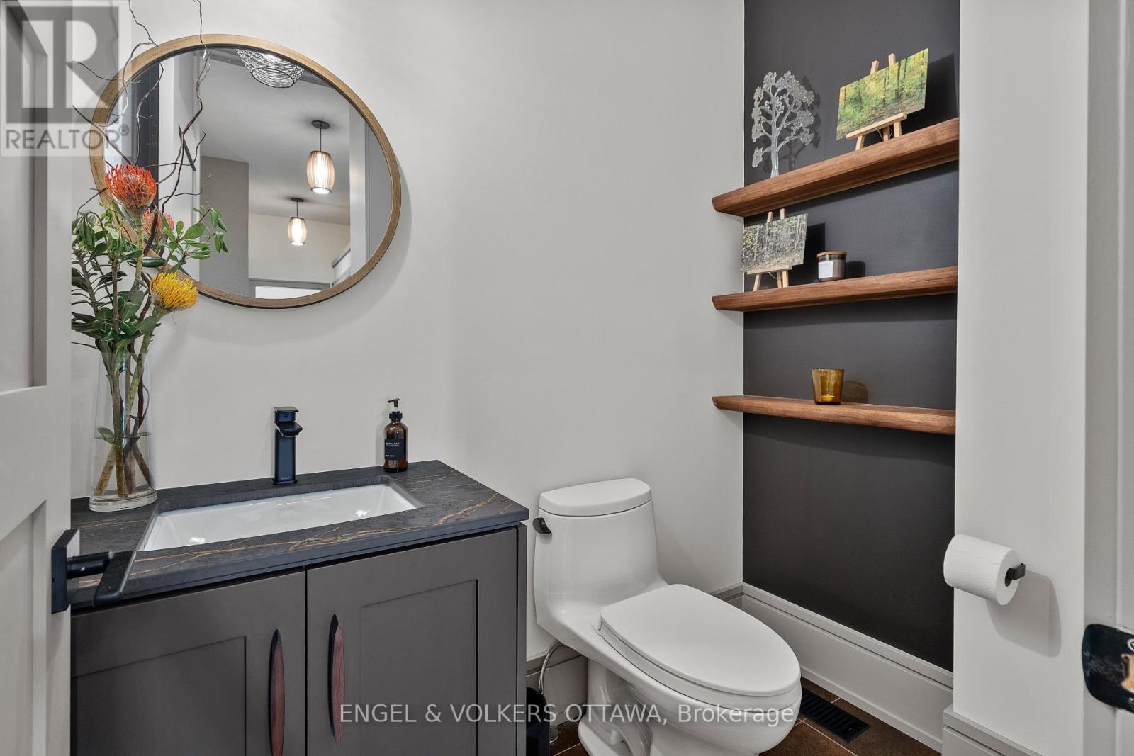 37 Clarendon Avenue Property Photo 6