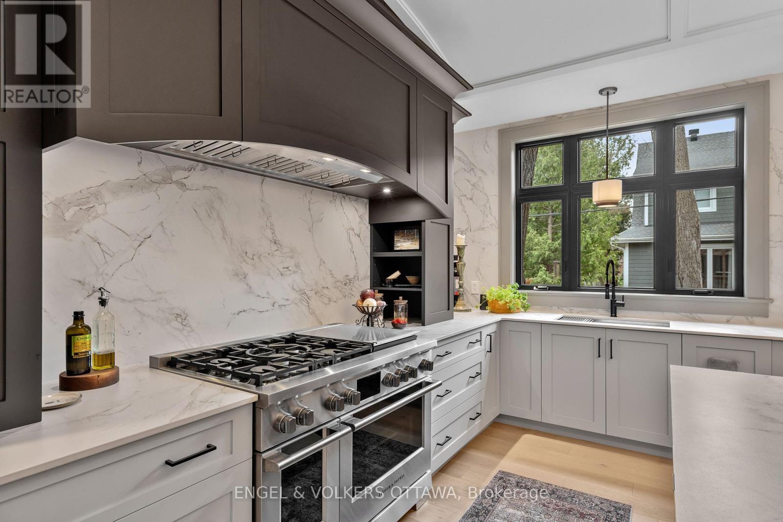 37 Clarendon Avenue Property Photo 15