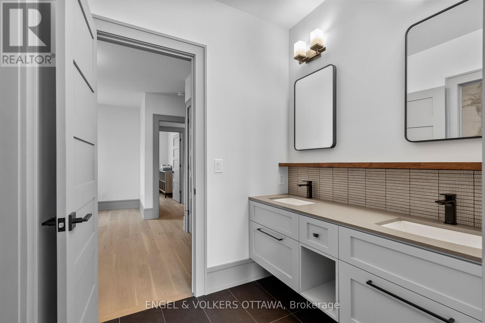 37 Clarendon Avenue Property Photo 34