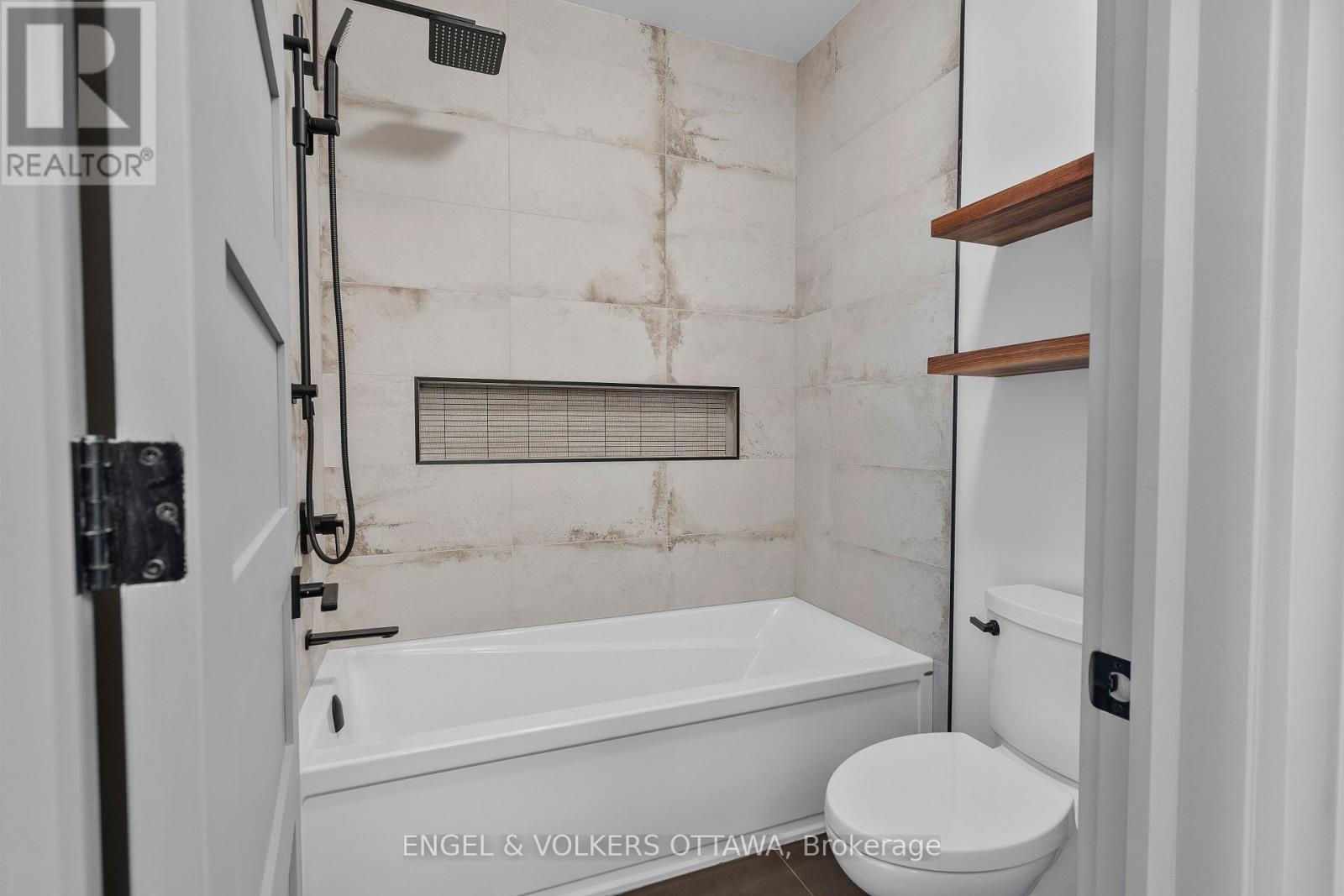 37 Clarendon Avenue Property Photo 35