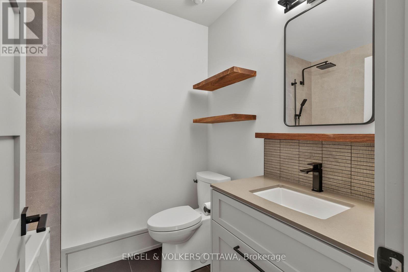37 Clarendon Avenue Property Photo 42