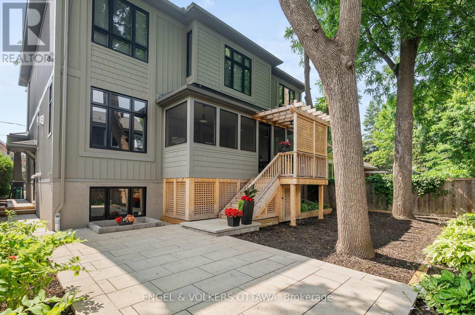 37 Clarendon Avenue Property Photo 43