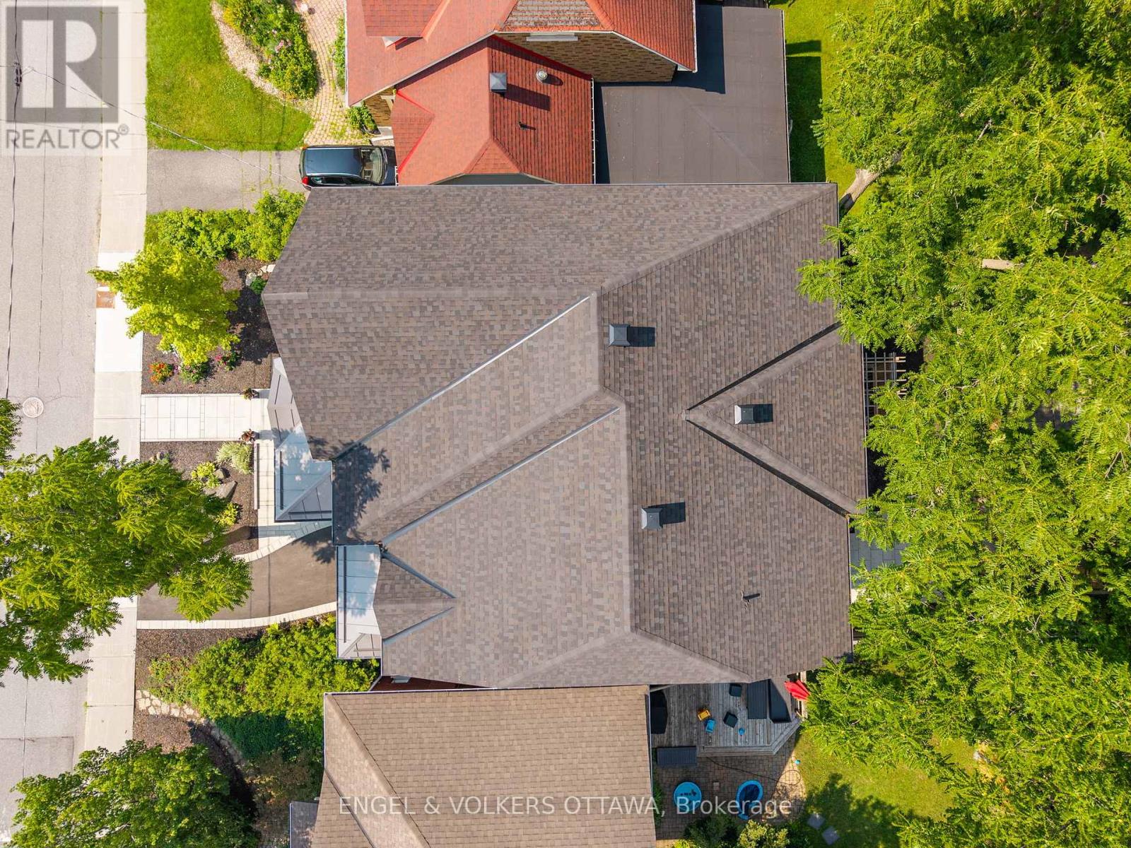 37 Clarendon Avenue Property Photo 45