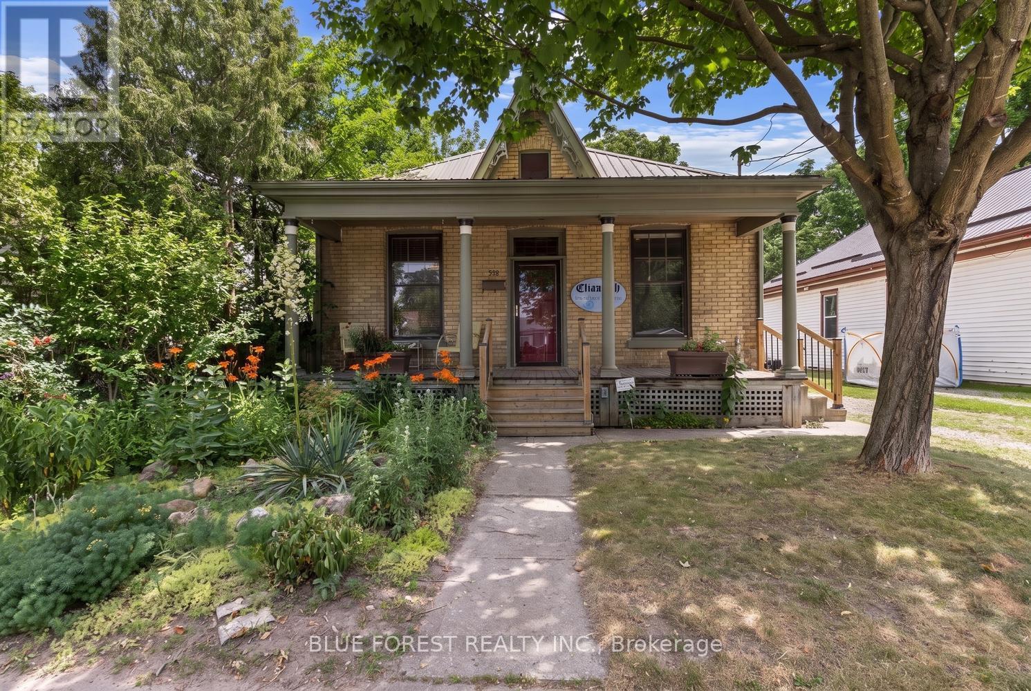550 Elizabeth Street Property Photo 2