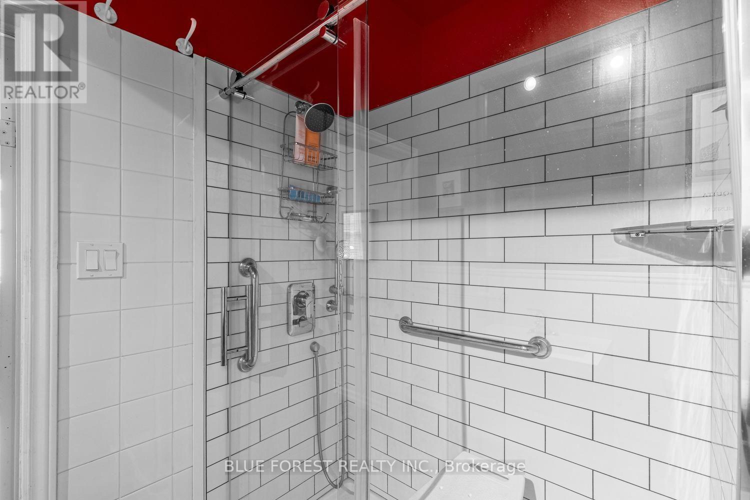 550 Elizabeth Street Property Photo 15