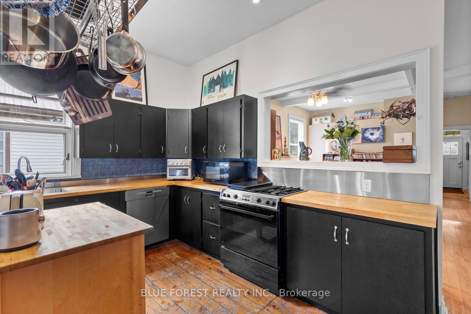 550 Elizabeth Street Property Photo 26