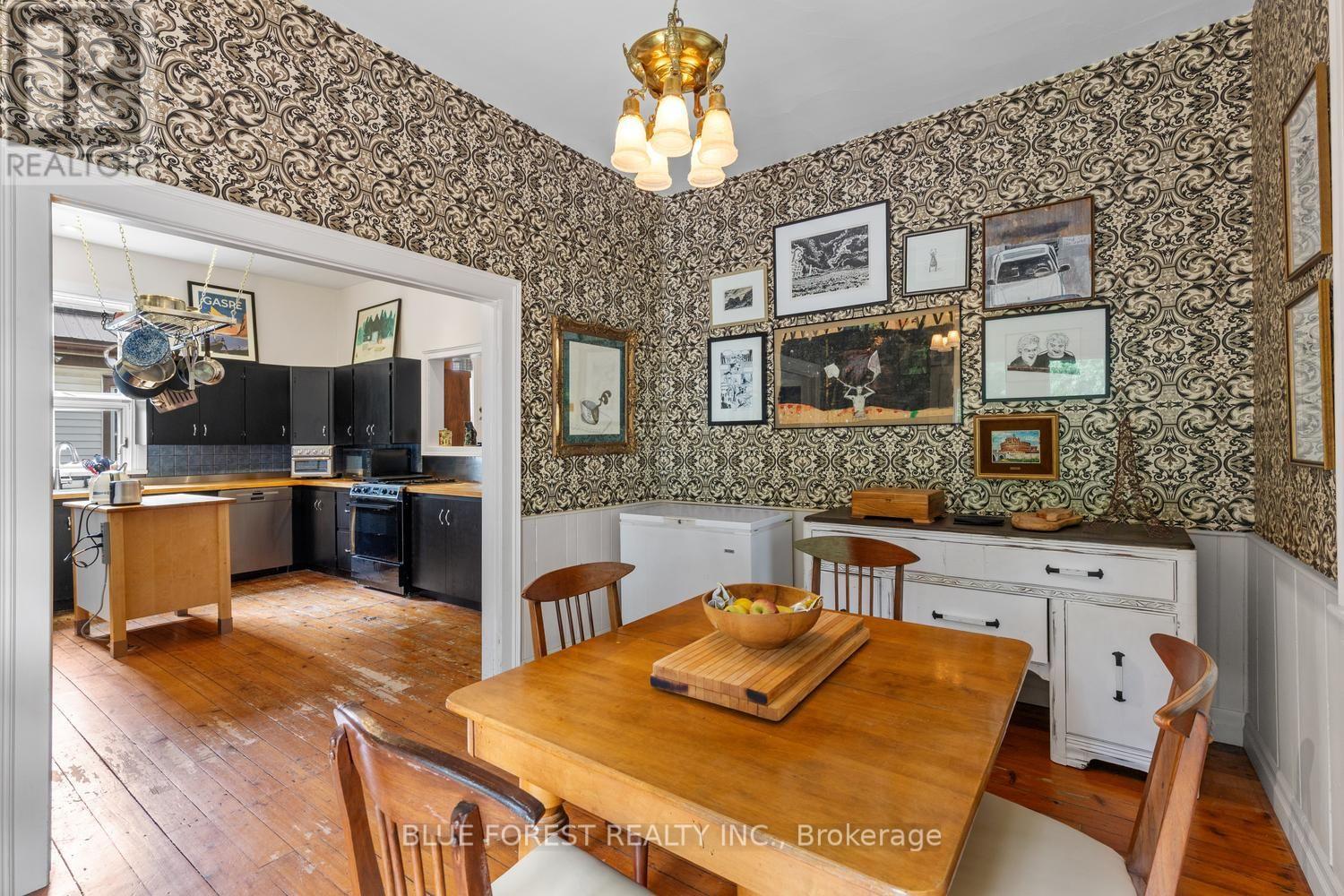 550 Elizabeth Street Property Photo 28