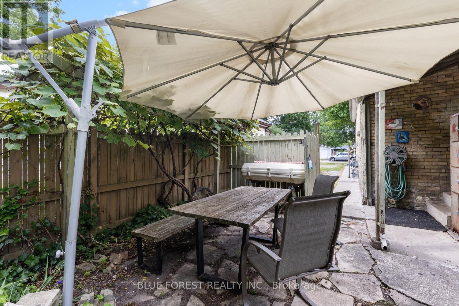 550 Elizabeth Street Property Photo 32
