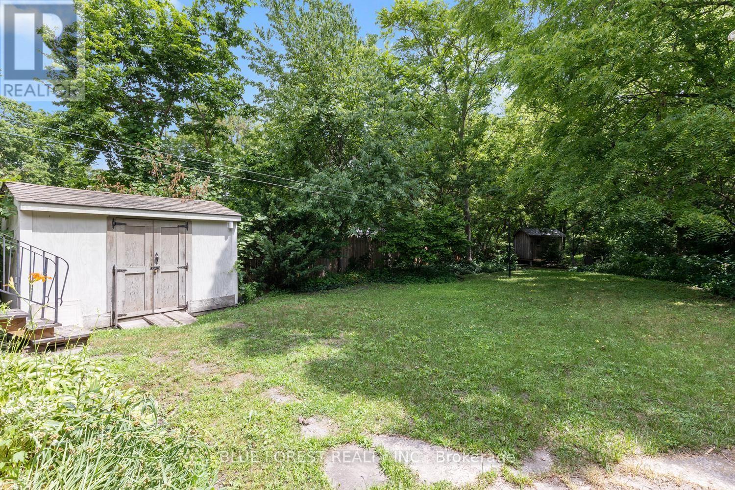 550 Elizabeth Street Property Photo 33