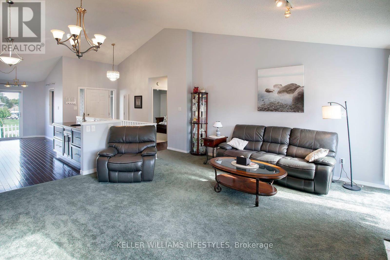 21 - 861 Shelborne Street Property Photo 11