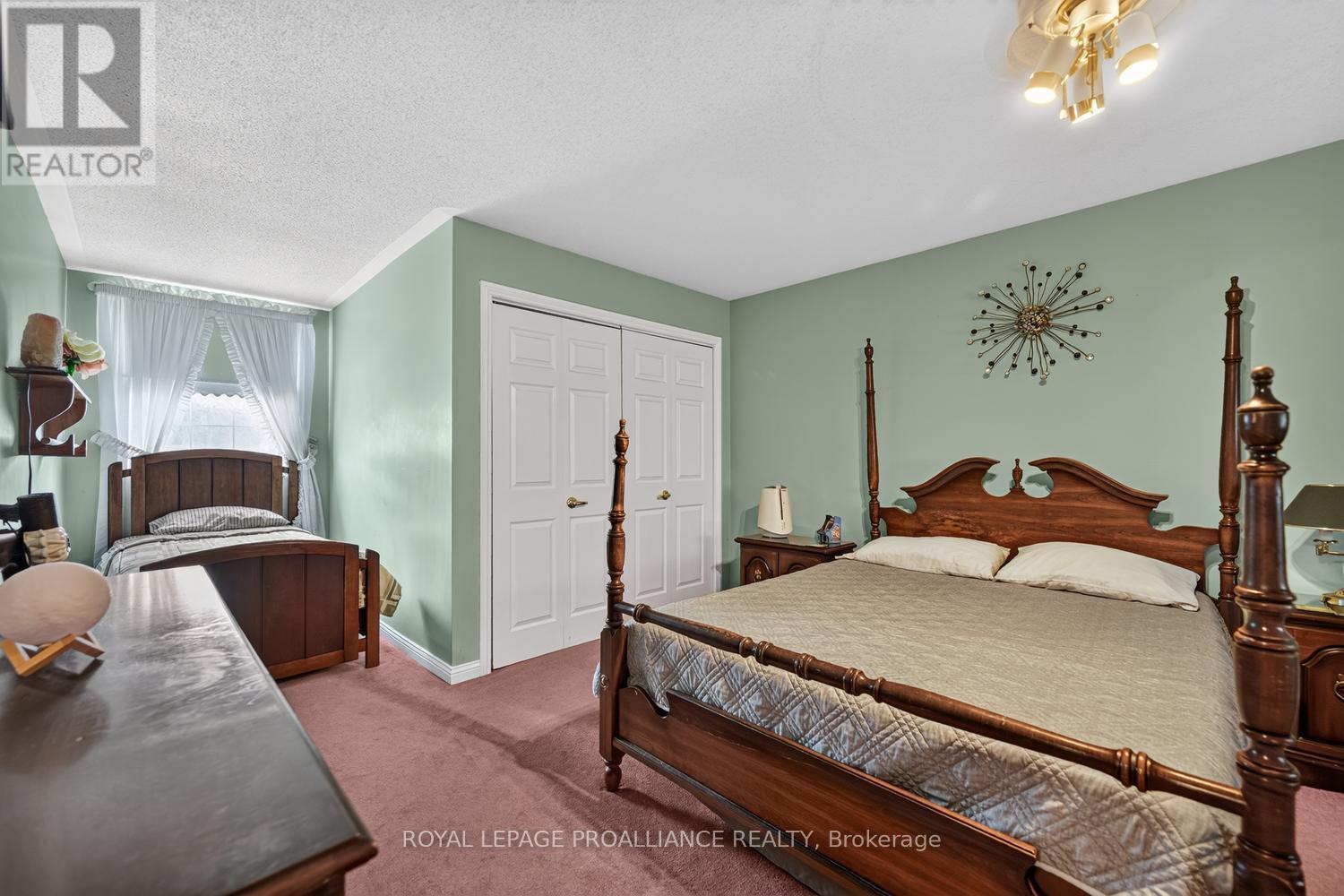 132 Kingston Crescent Property Photo 21