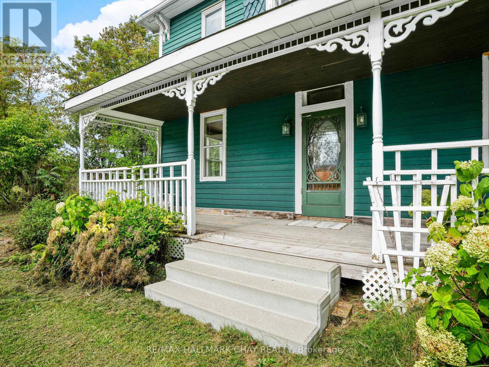 347357 15 Side Road Property Photo 3
