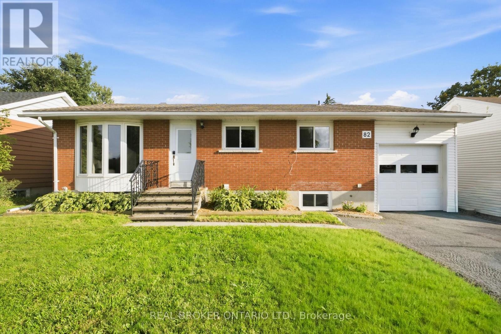 82 MEADOWLANDS DRIVE W Property Photo 1