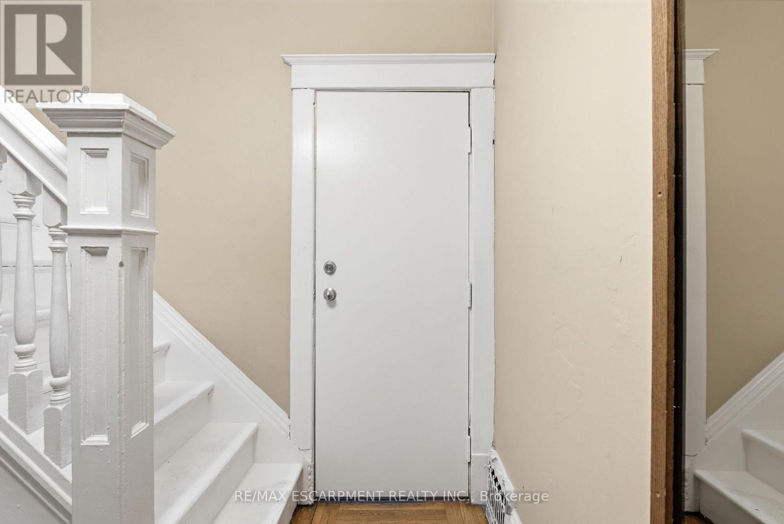 63 Melrose Avenue S Property Photo 5