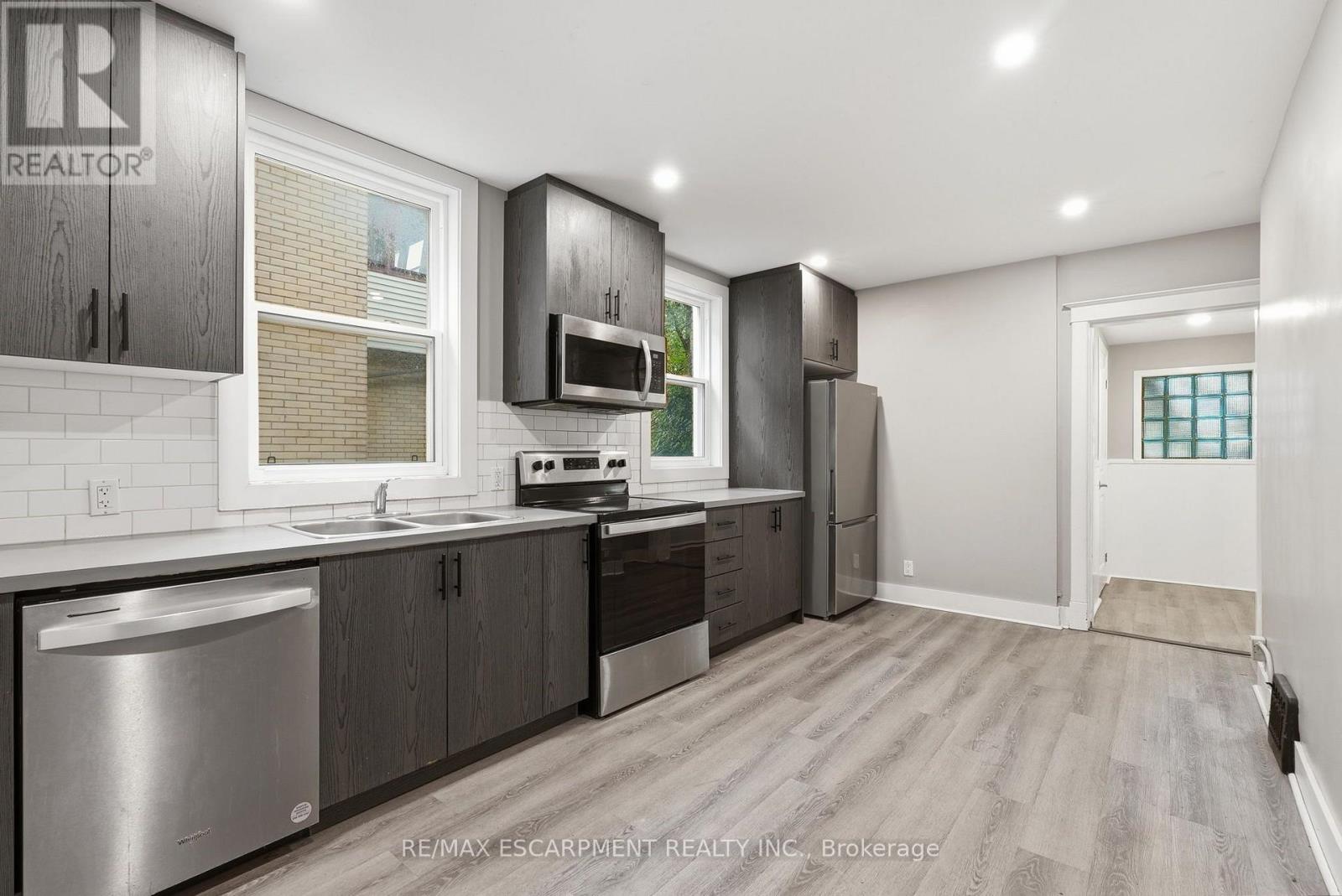 63 Melrose Avenue S Property Photo 9
