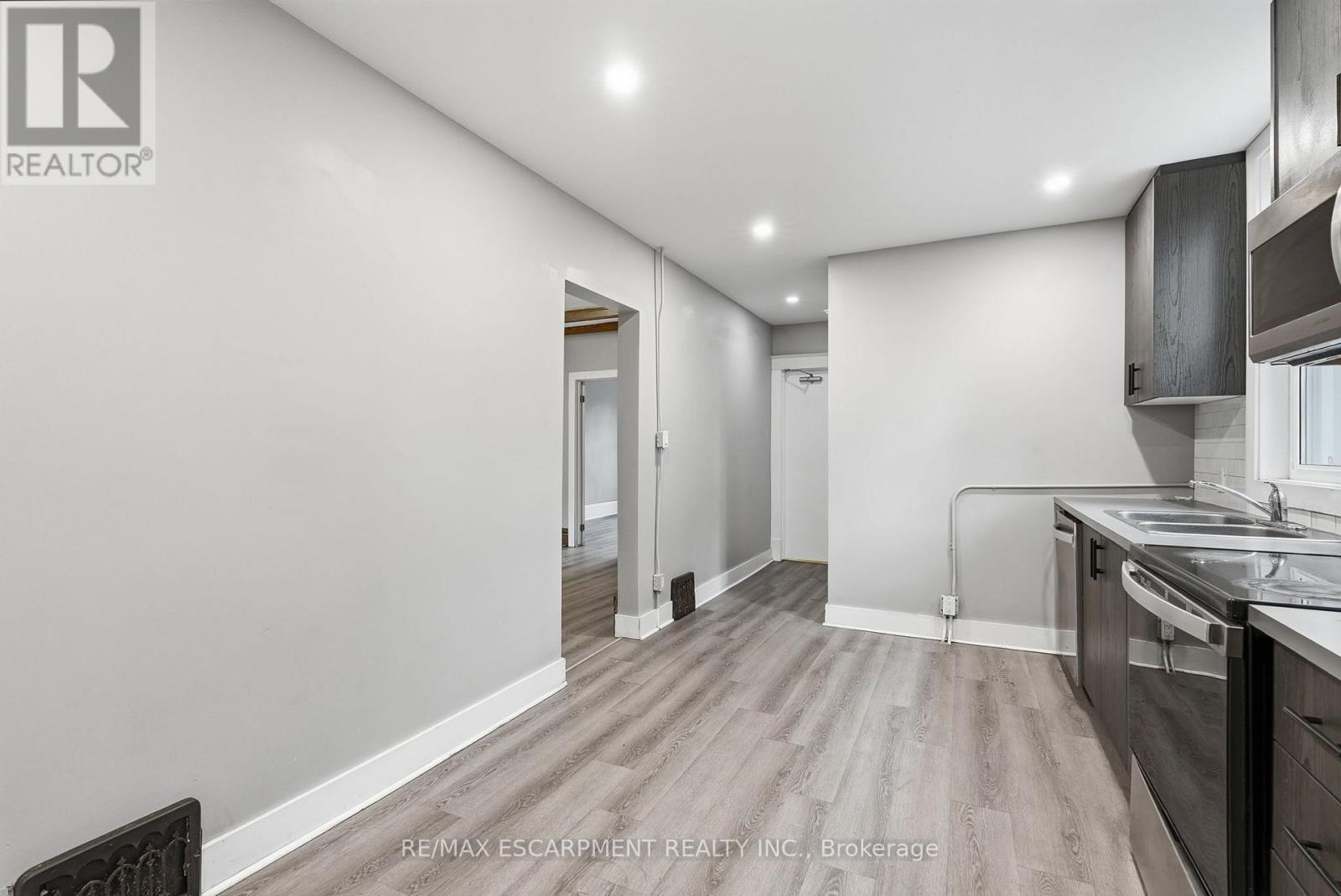 63 Melrose Avenue S Property Photo 12