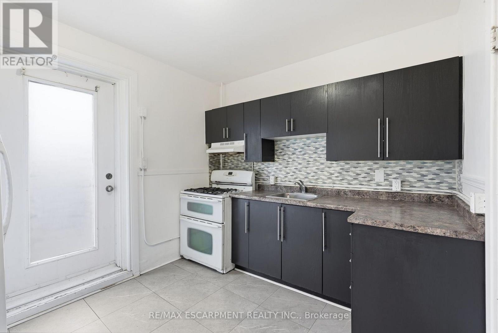 63 Melrose Avenue S Property Photo 13
