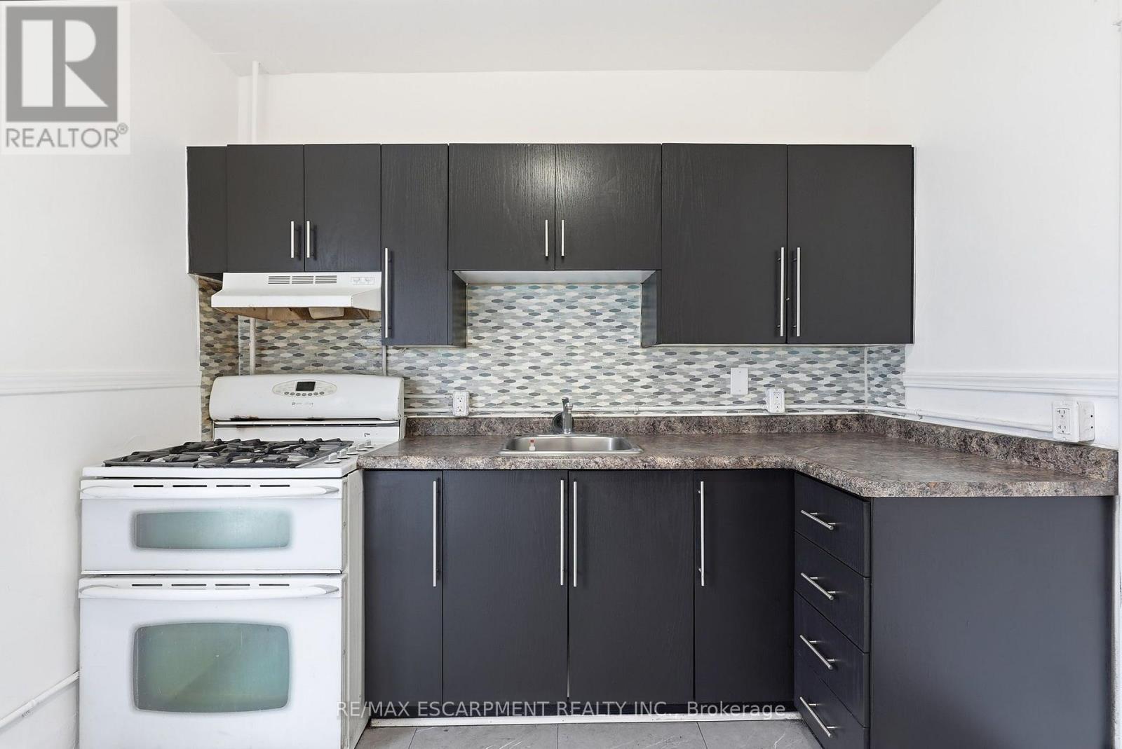 63 Melrose Avenue S Property Photo 14