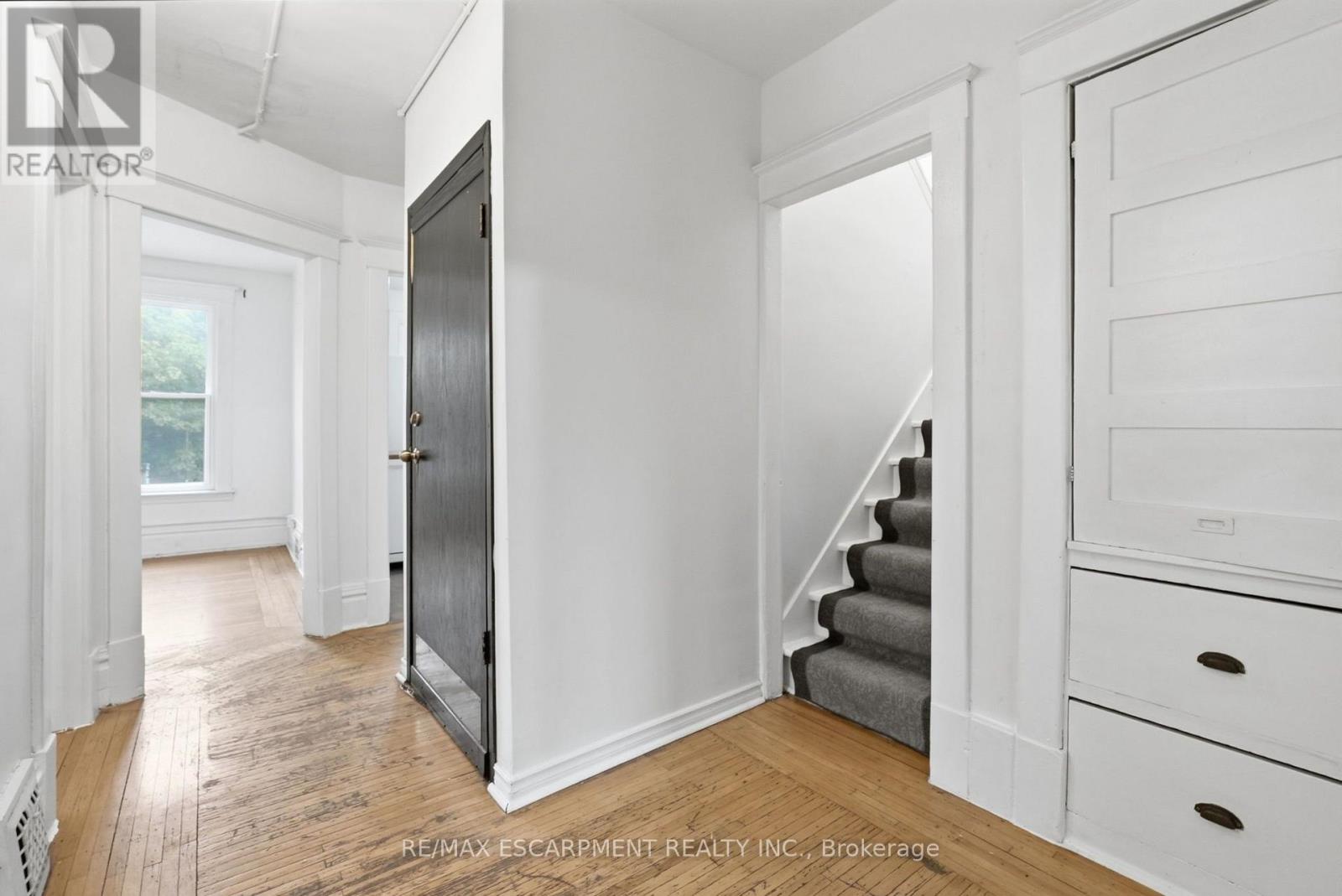 63 Melrose Avenue S Property Photo 18
