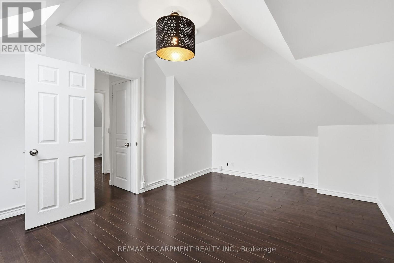 63 Melrose Avenue S Property Photo 28