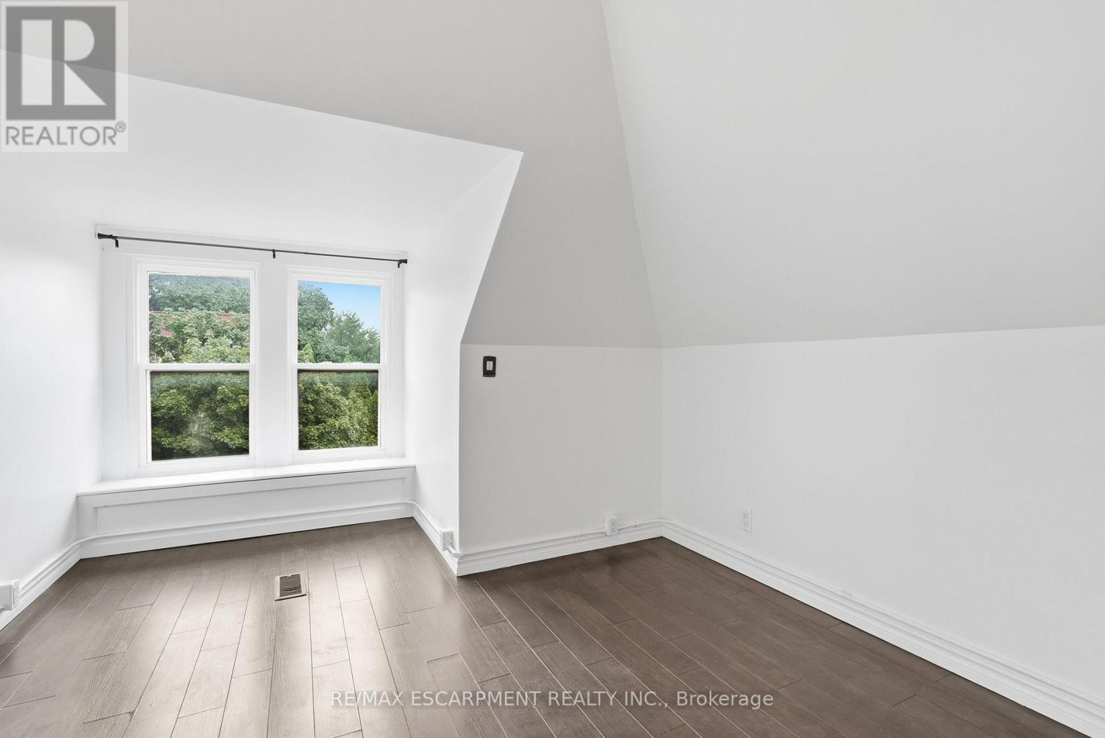 63 Melrose Avenue S Property Photo 32