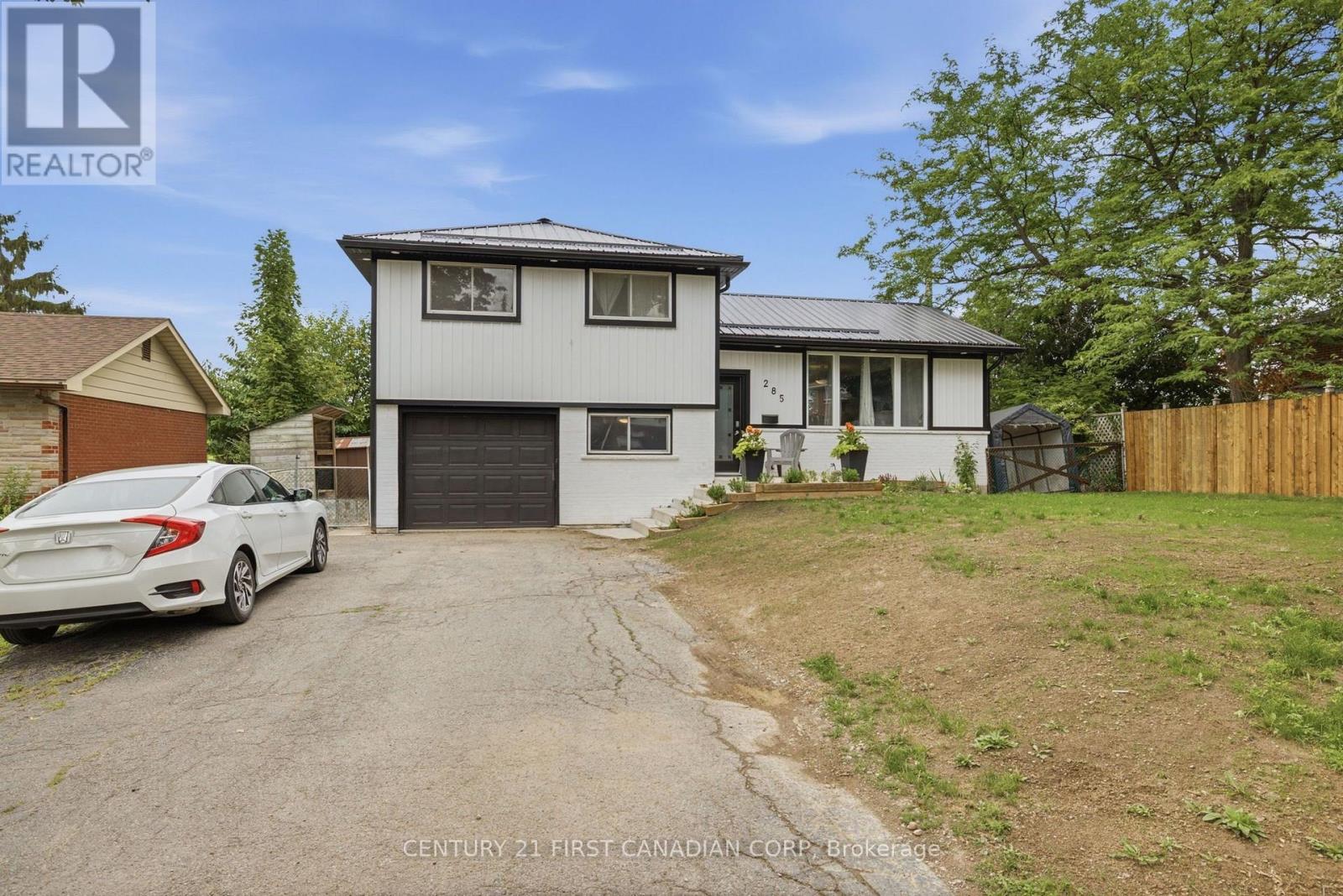 285 PANORAMA CRESCENT