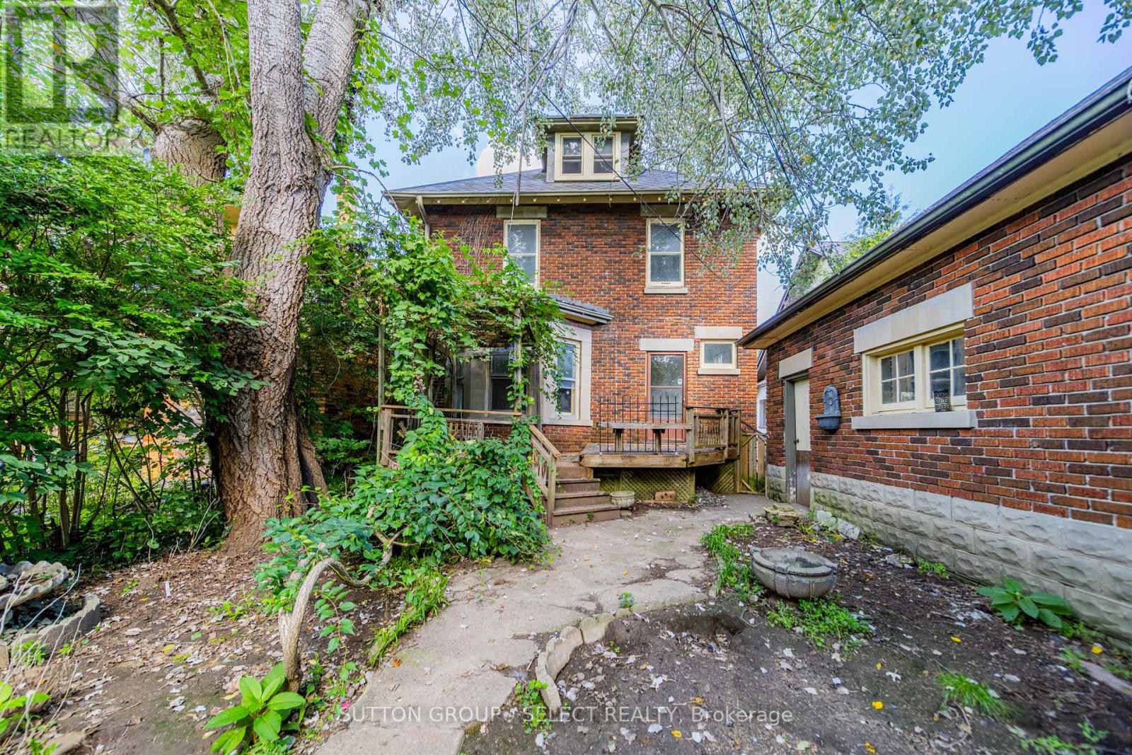 239 Ridout Street S Property Photo 4