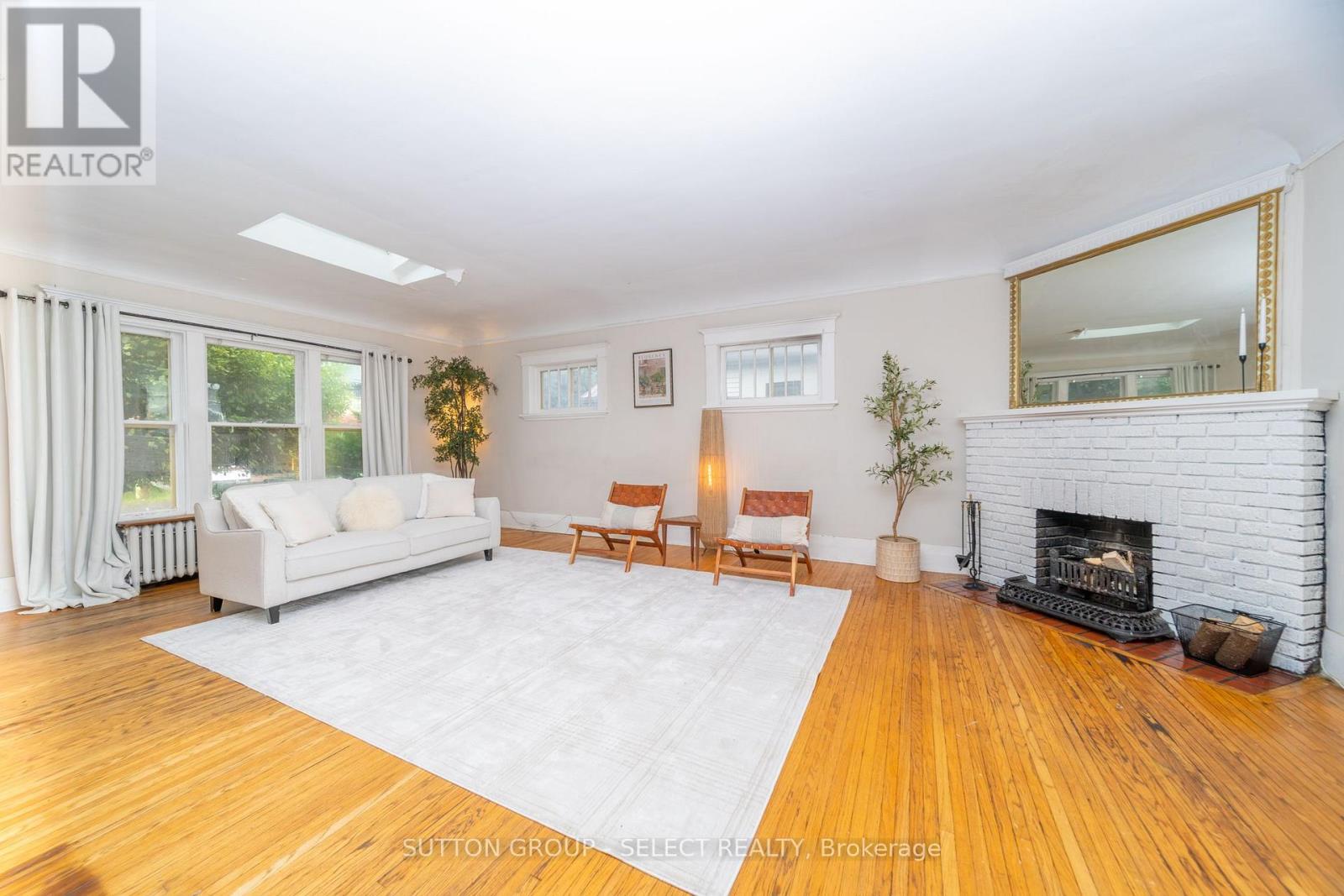 239 Ridout Street S Property Photo 10