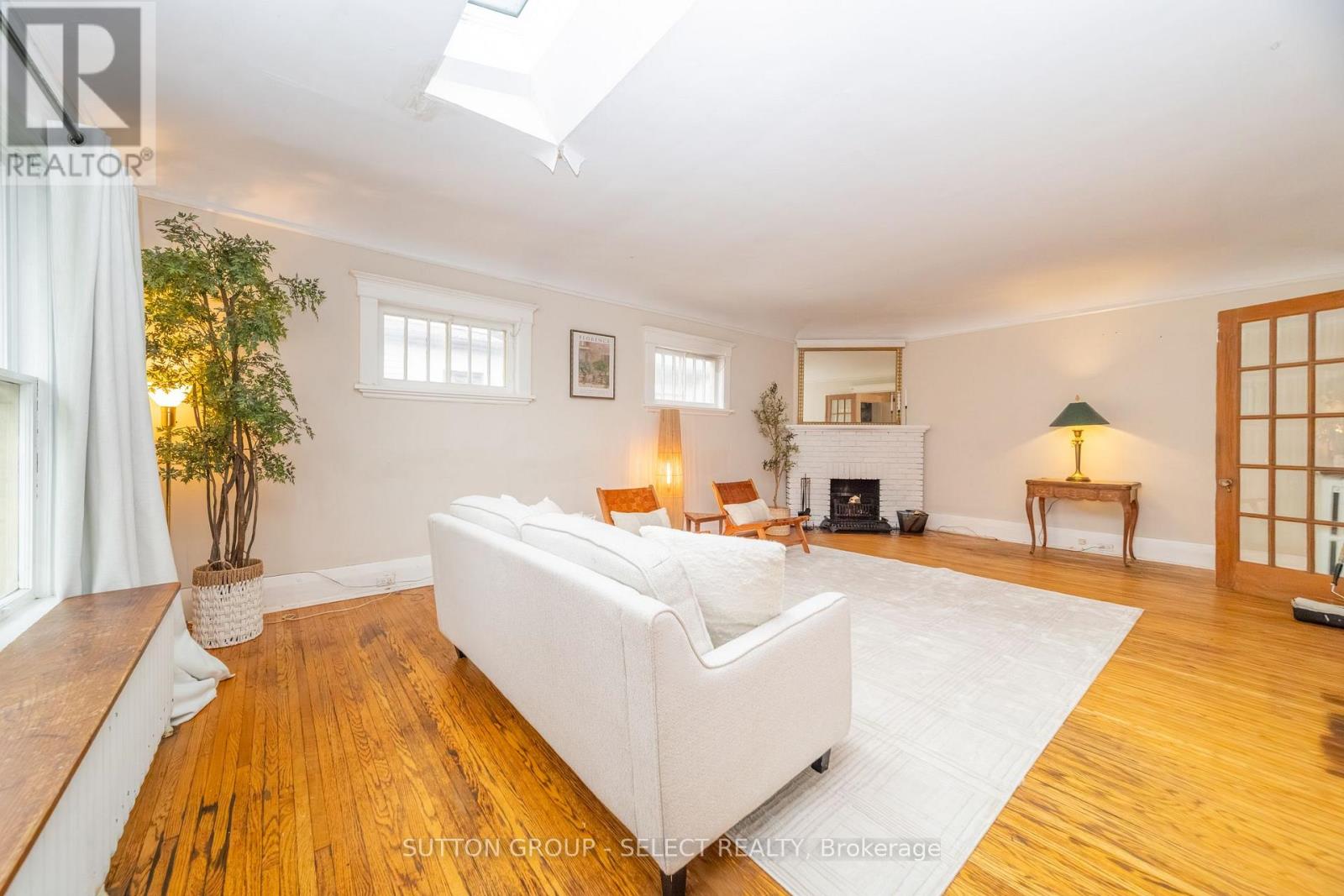 239 Ridout Street S Property Photo 11