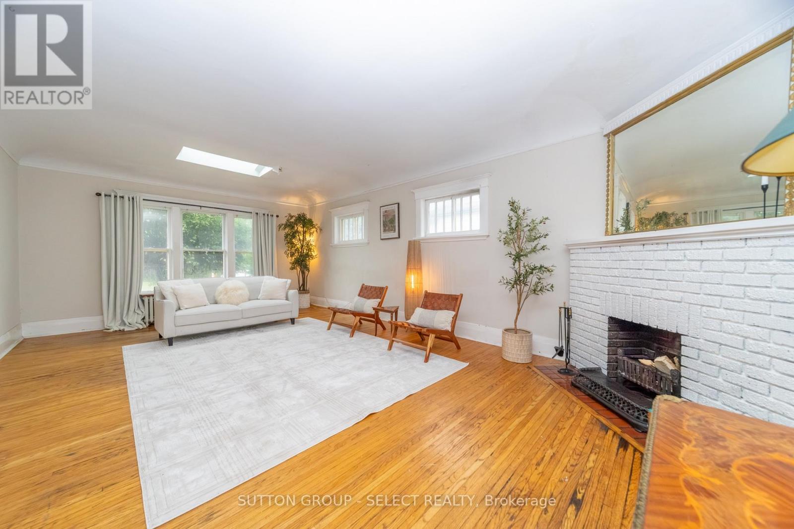 239 Ridout Street S Property Photo 12
