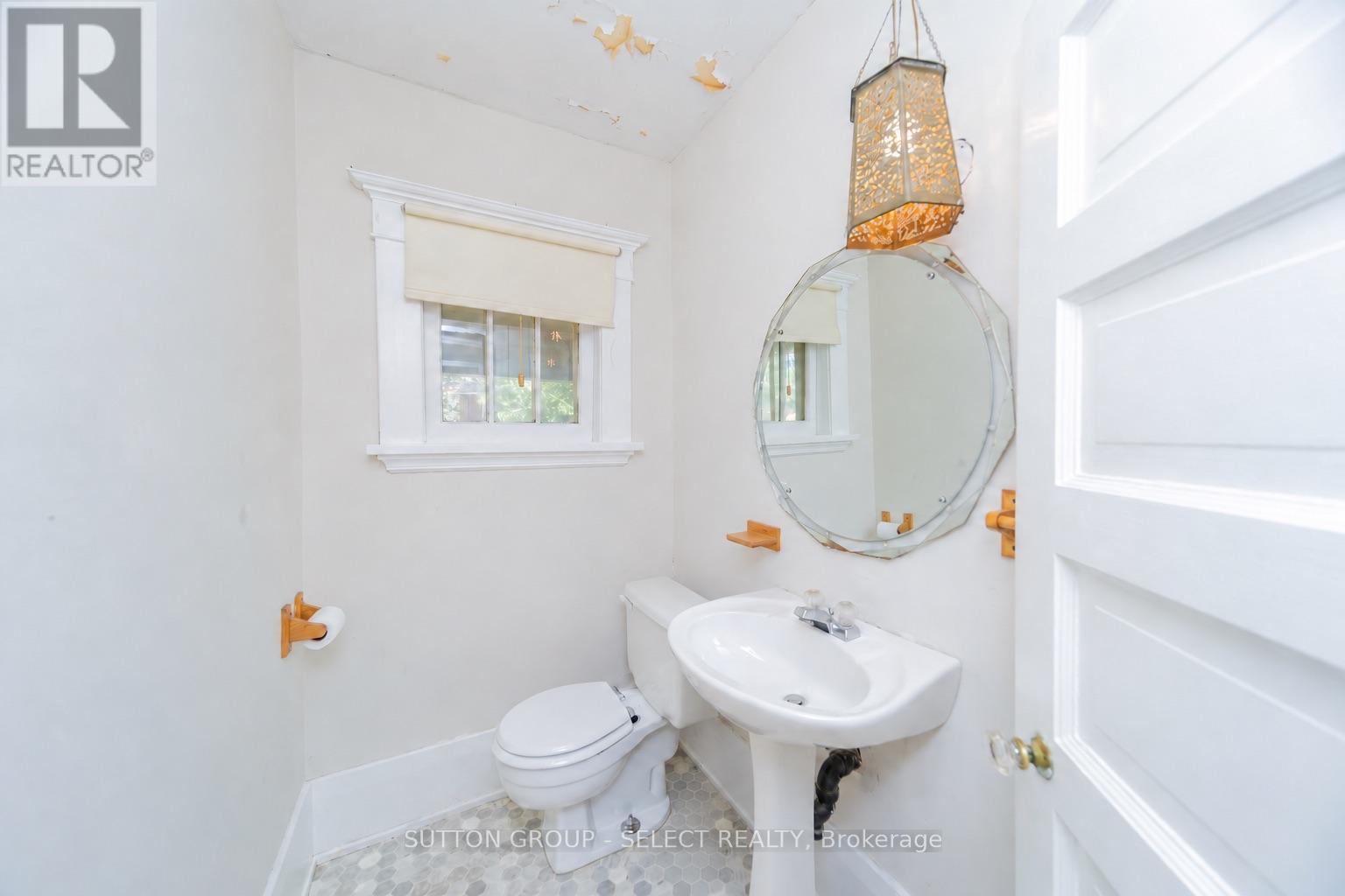239 Ridout Street S Property Photo 13