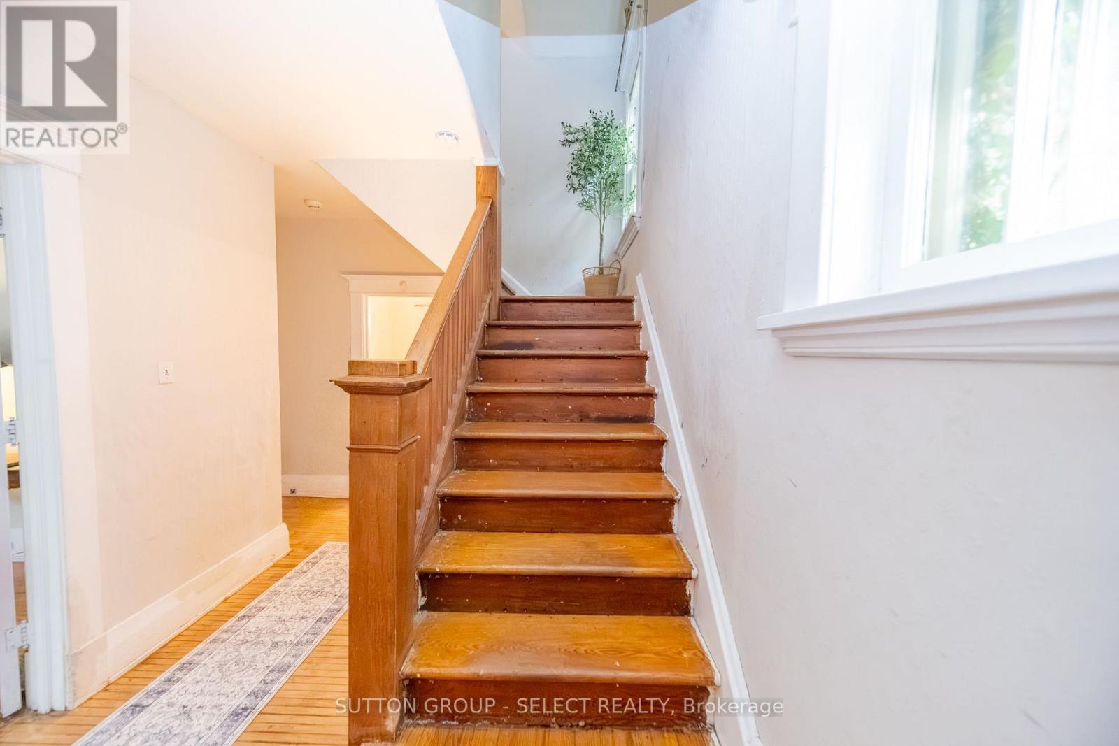 239 Ridout Street S Property Photo 21