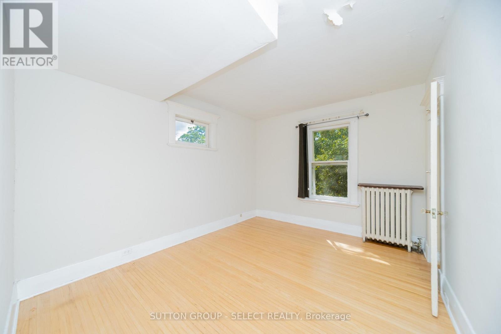 239 Ridout Street S Property Photo 22