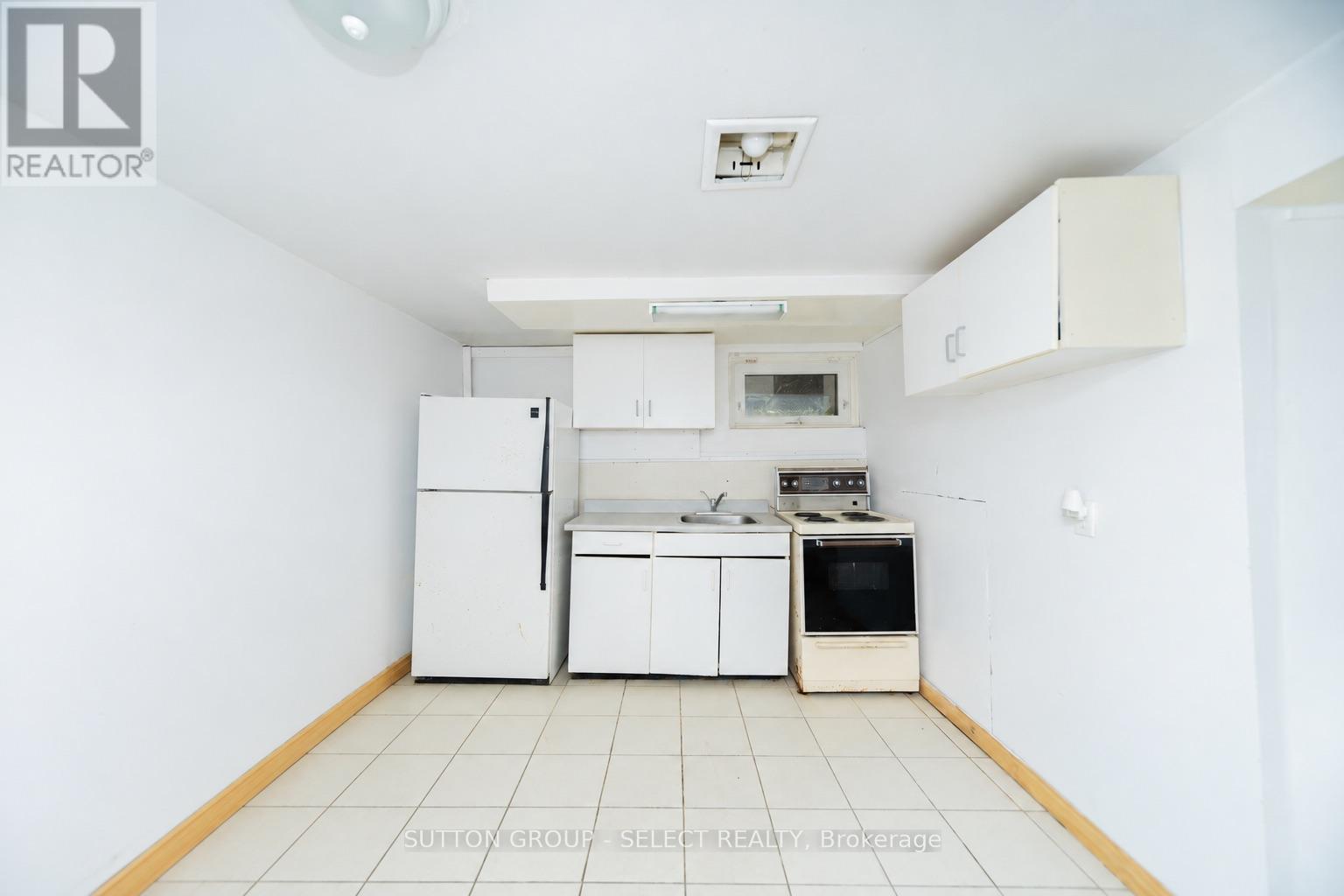 239 Ridout Street S Property Photo 37