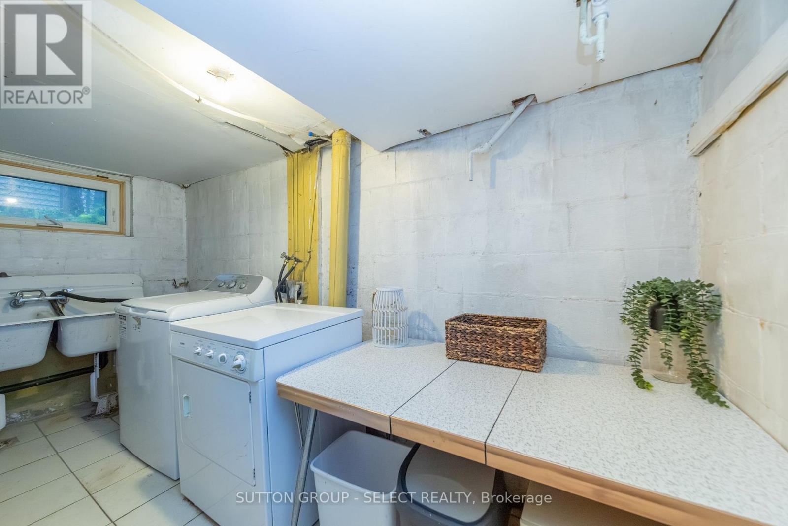 239 Ridout Street S Property Photo 44
