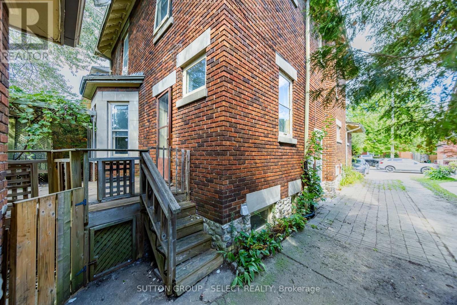 239 Ridout Street S Property Photo 45