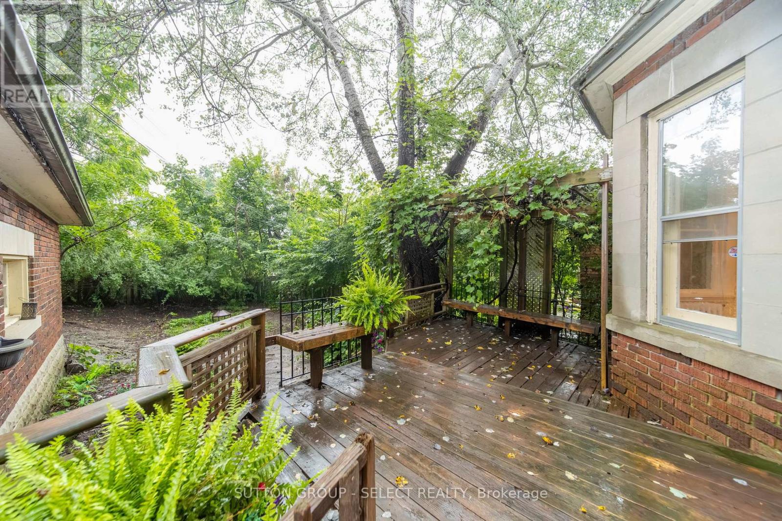 239 Ridout Street S Property Photo 46