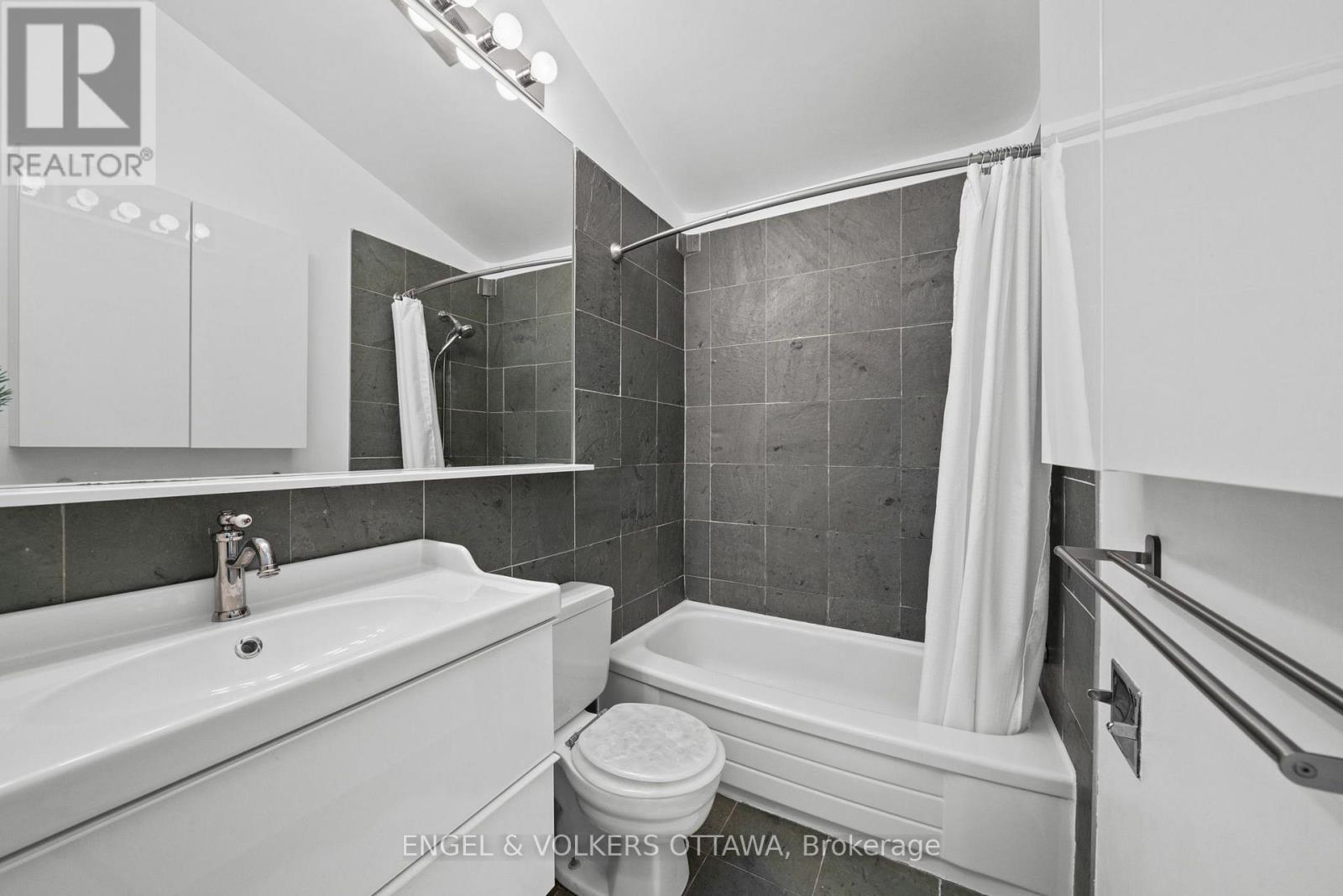 6 - 290 Cathcart Street Property Photo 25