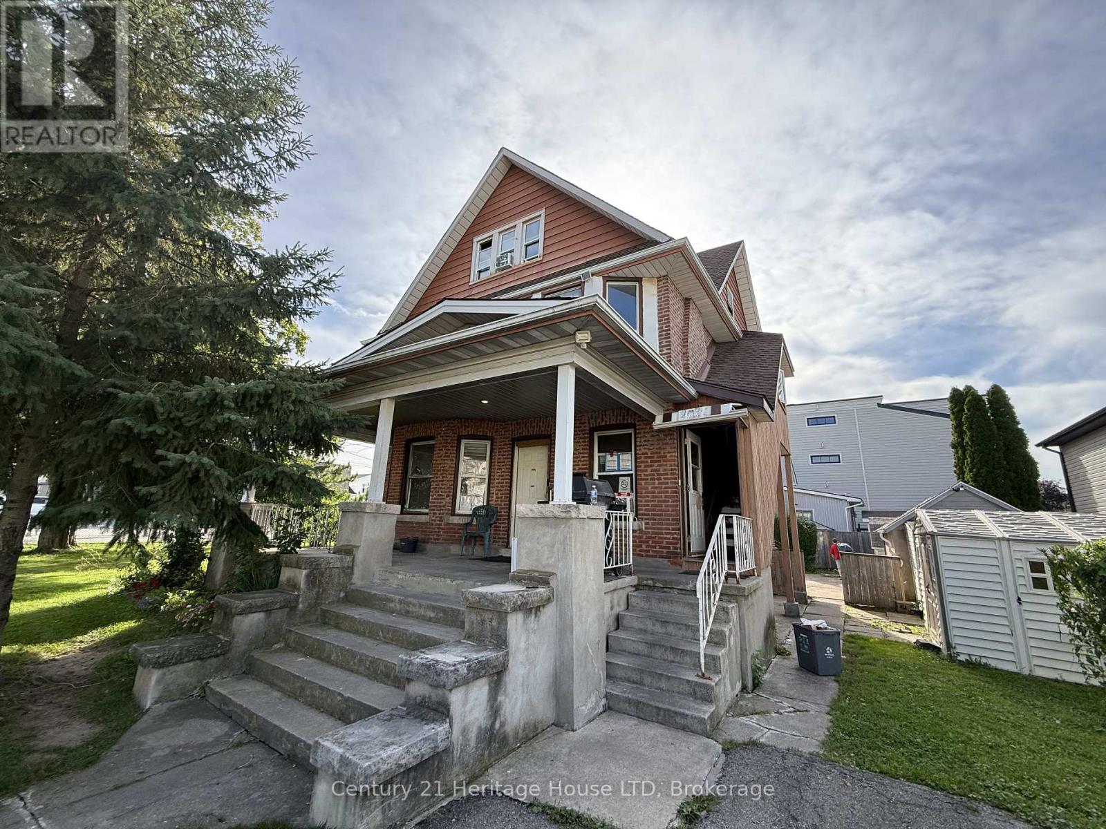 31 Pine Street N Property Photo 2