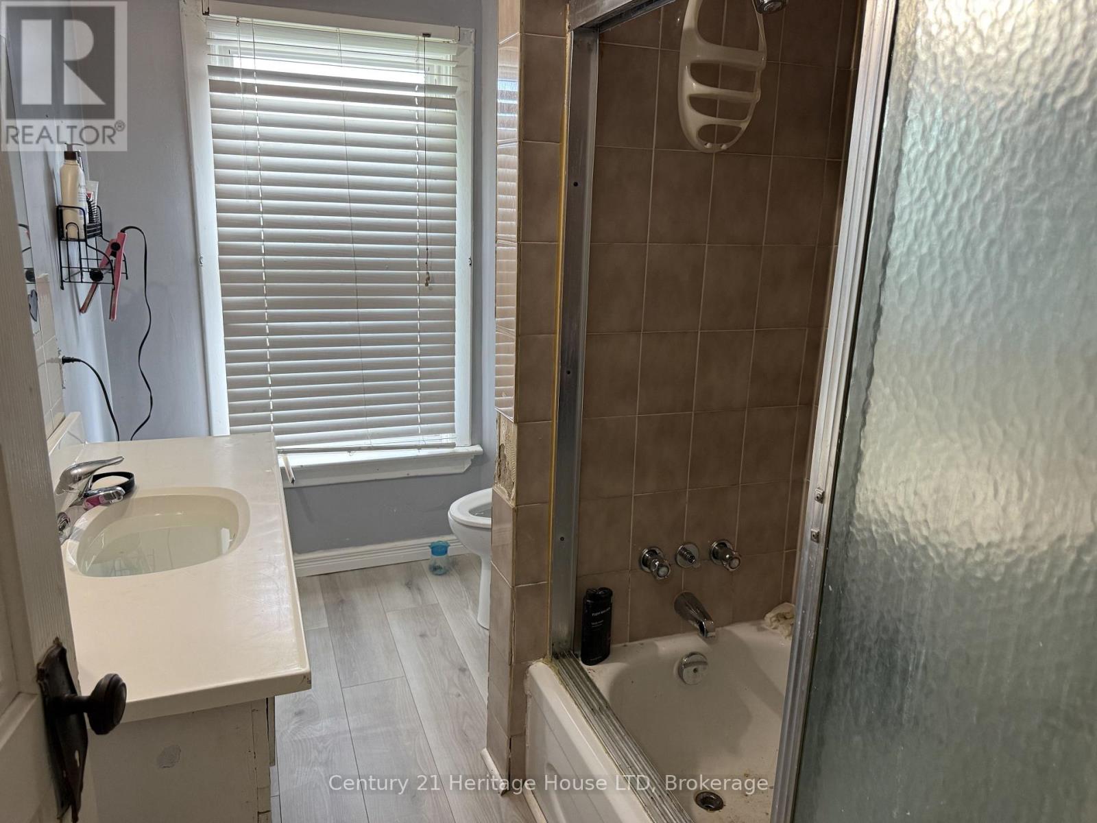 31 Pine Street N Property Photo 6