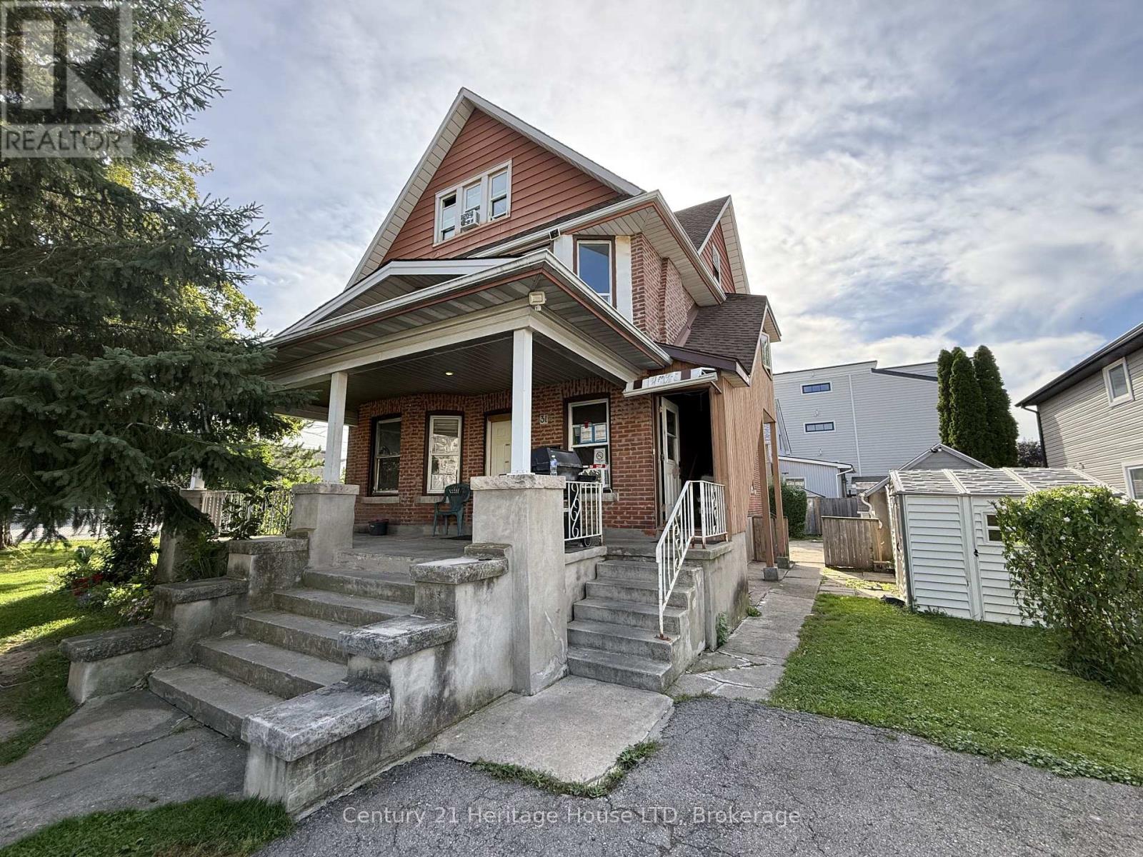 31 Pine Street N Property Photo 7