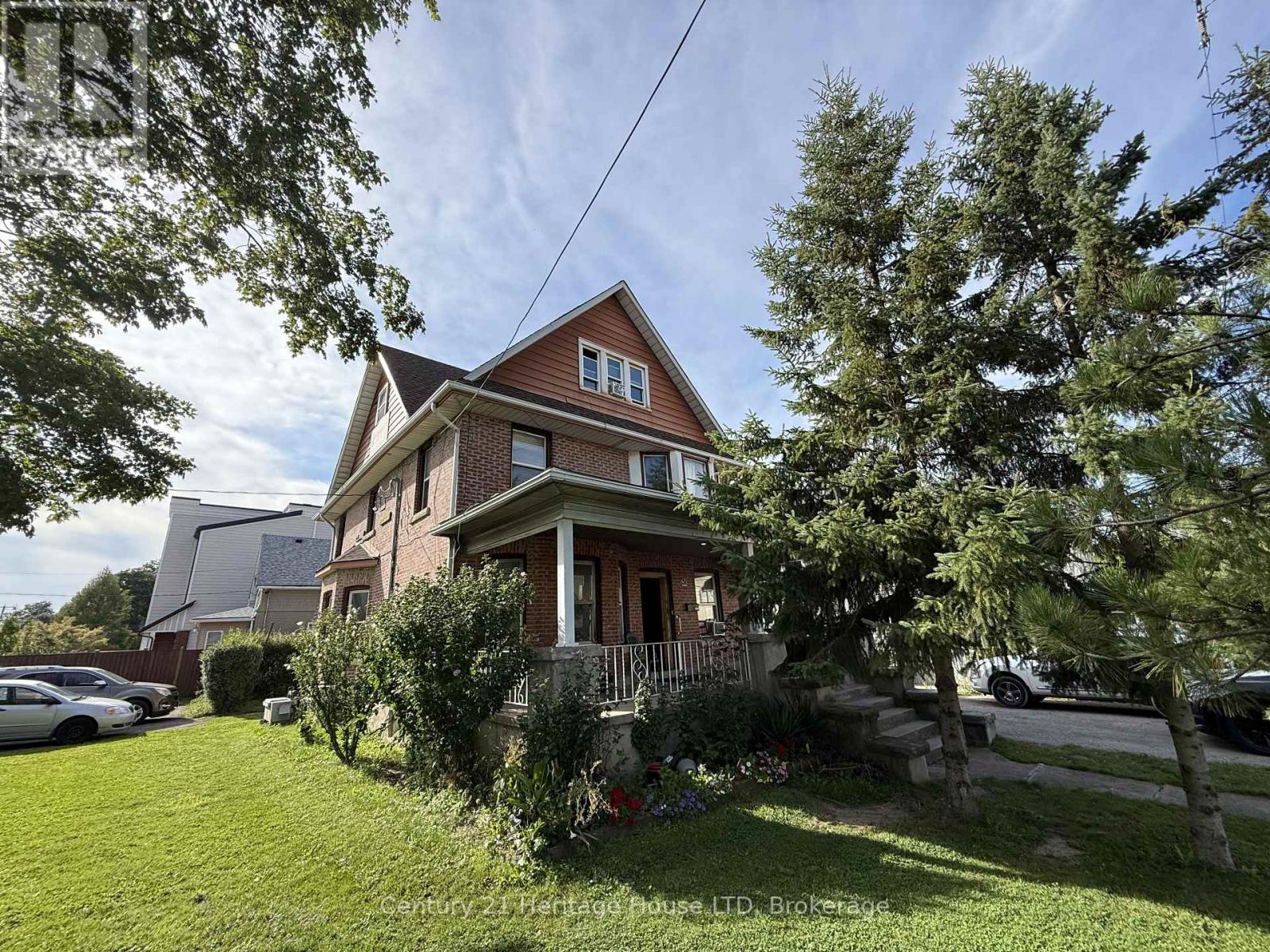 31 Pine Street N Property Photo 9