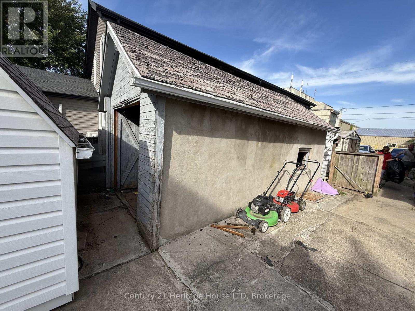 31 Pine Street N Property Photo 10