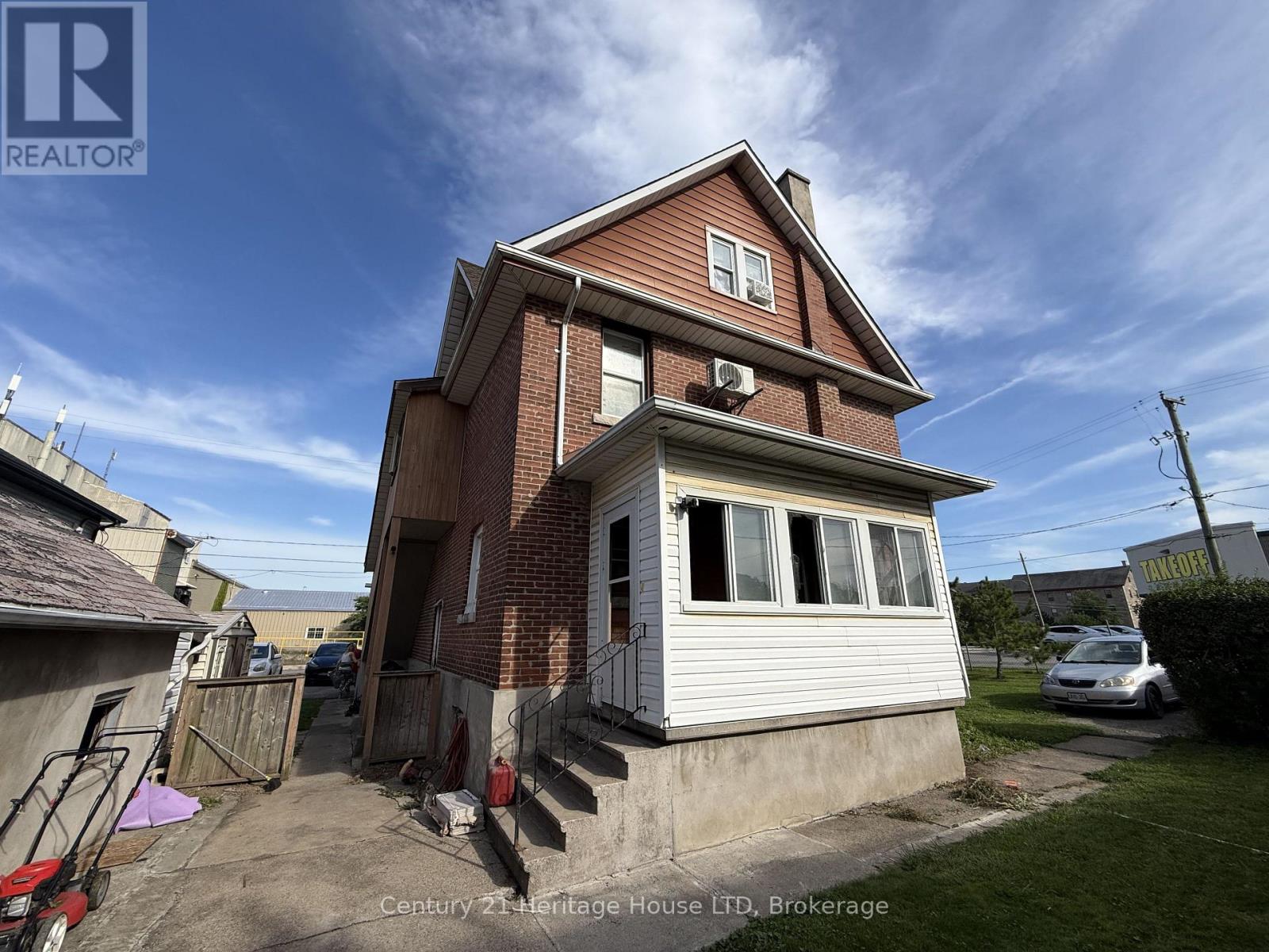 31 Pine Street N Property Photo 12