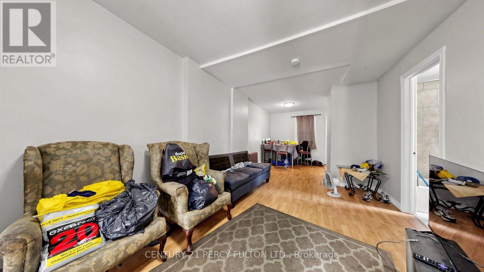 207-209 Victoria Avenue N Property Photo 10