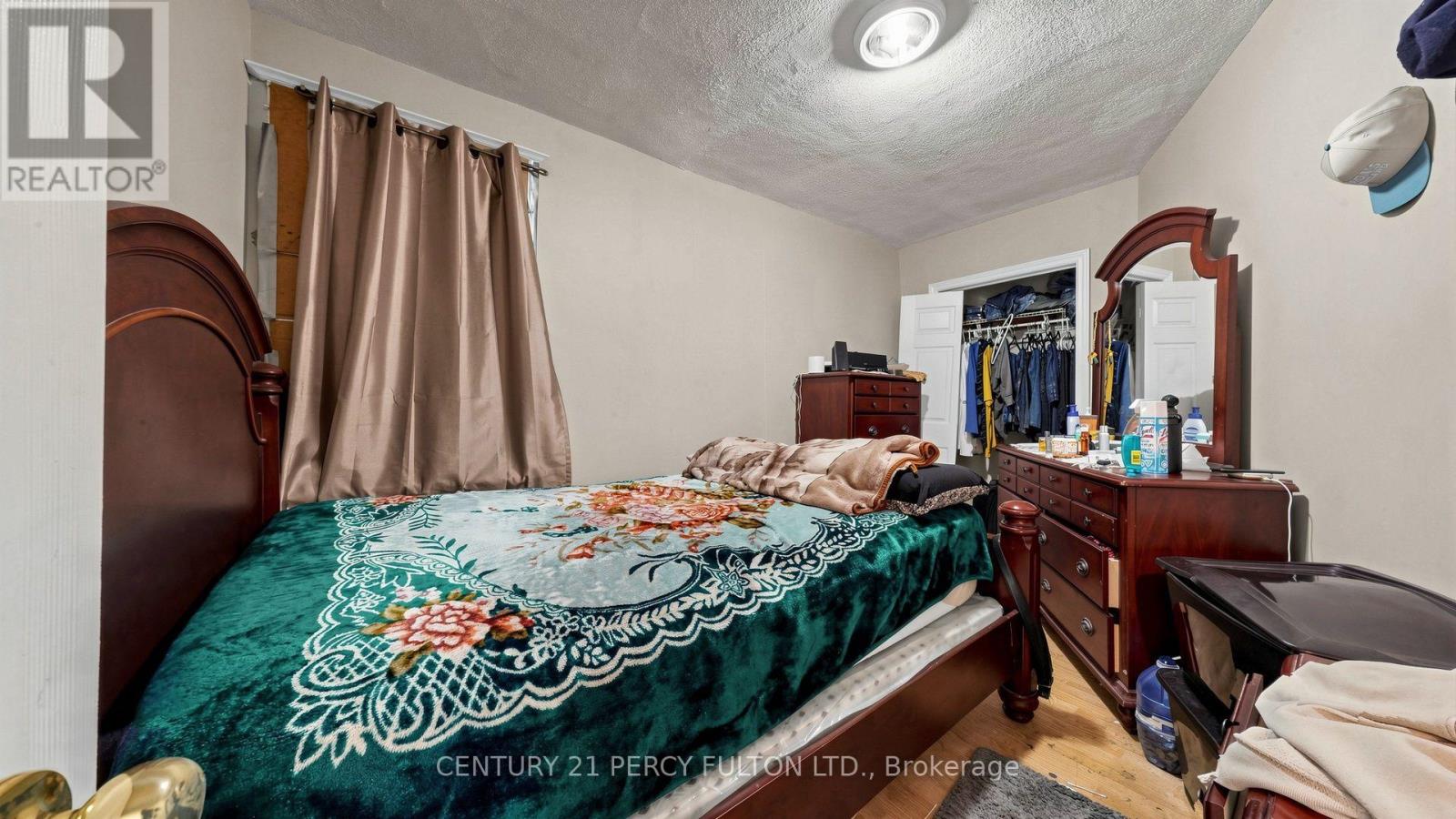 207-209 Victoria Avenue N Property Photo 22