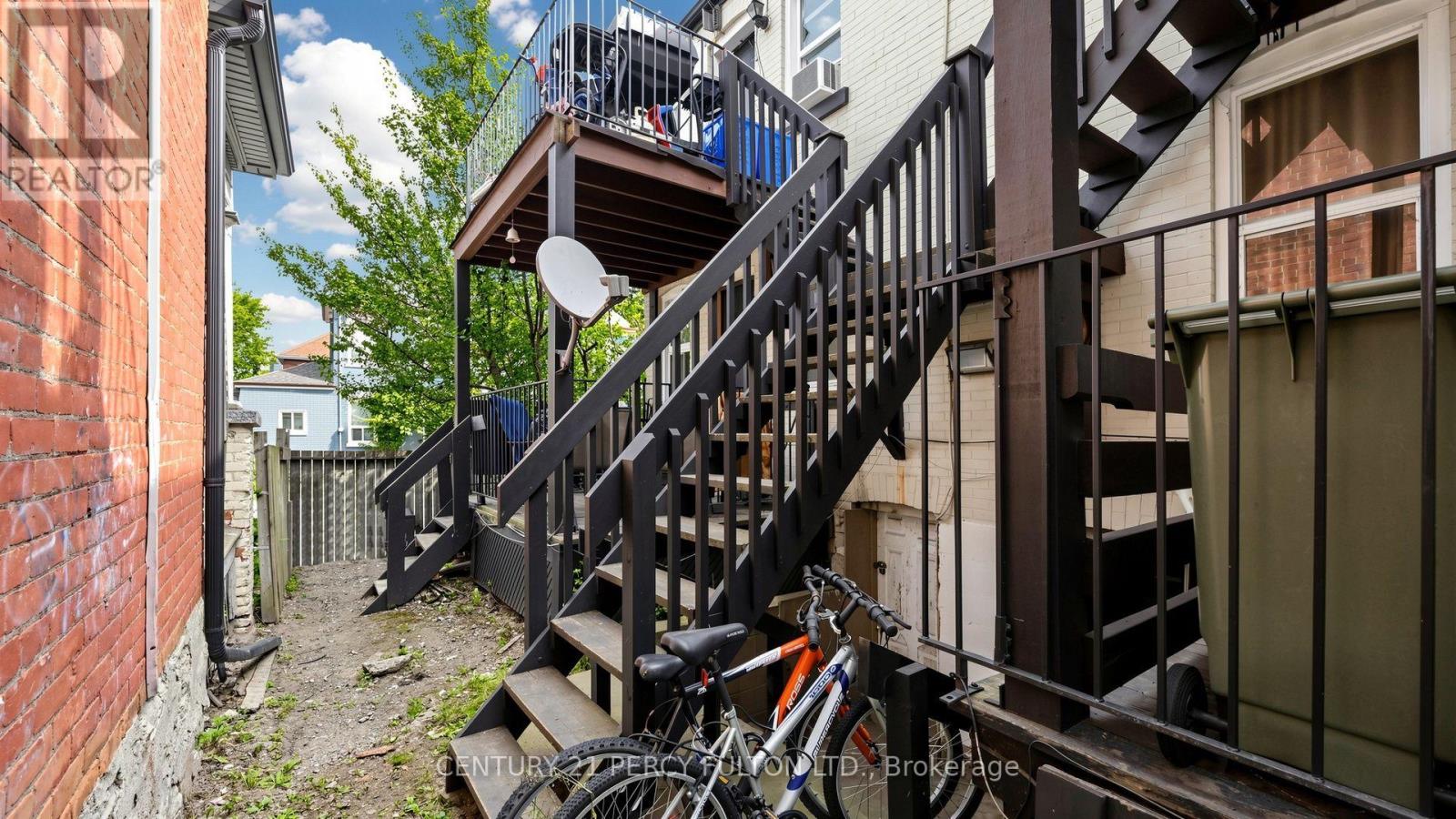207-209 Victoria Avenue N Property Photo 29