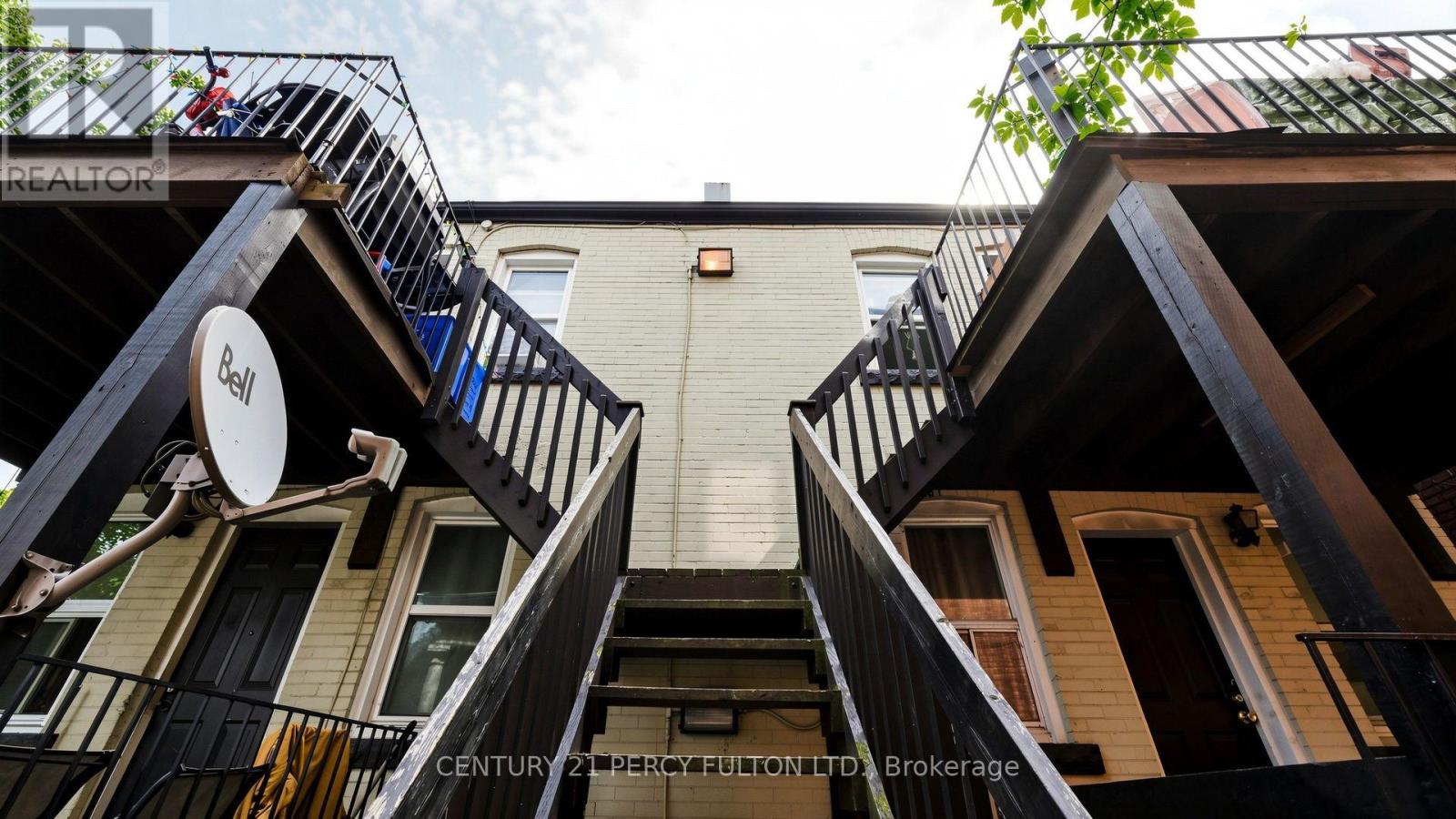 207-209 Victoria Avenue N Property Photo 31