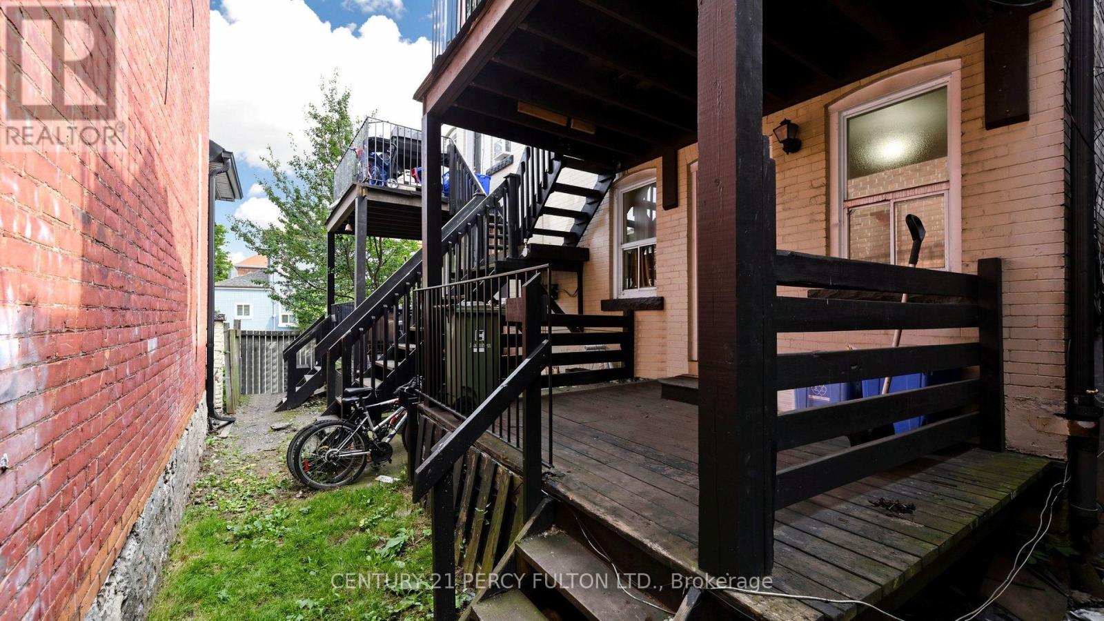 207-209 Victoria Avenue N Property Photo 34