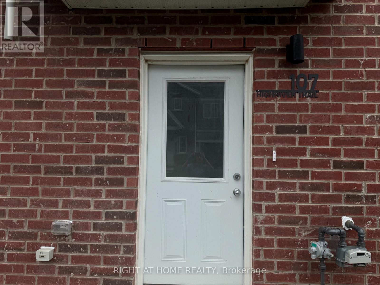 (main) - 107 Highriver Trail Property Photo 2